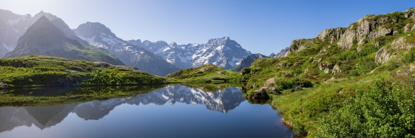 France, Hautes-Alpes (05), parc national des Ecrins, vallée du Valgaudemar, La Chapelle-en-Valgaudemar, reflet des Bans (3669m) et du Sirac (3441m) sur le lac du Lauzon  (2008m) // France, Hautes-Alpes, national park of Ecrins, valley of Valgaudemar, La Chapelle-en-Valgaudemar, reflection of les Bans (3669m) and Sirac (3441m) on the lake of Lauzon (2008m)